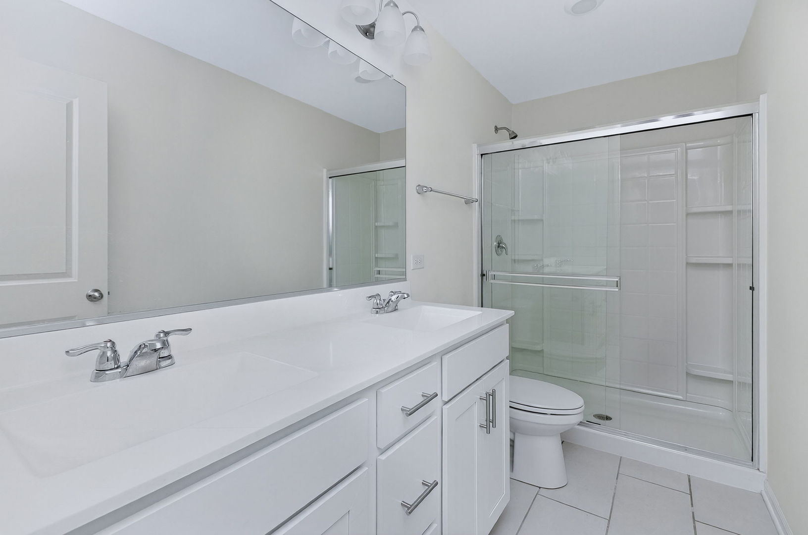 1276 Lakepointe Drive, Schaumburg, IL 60173