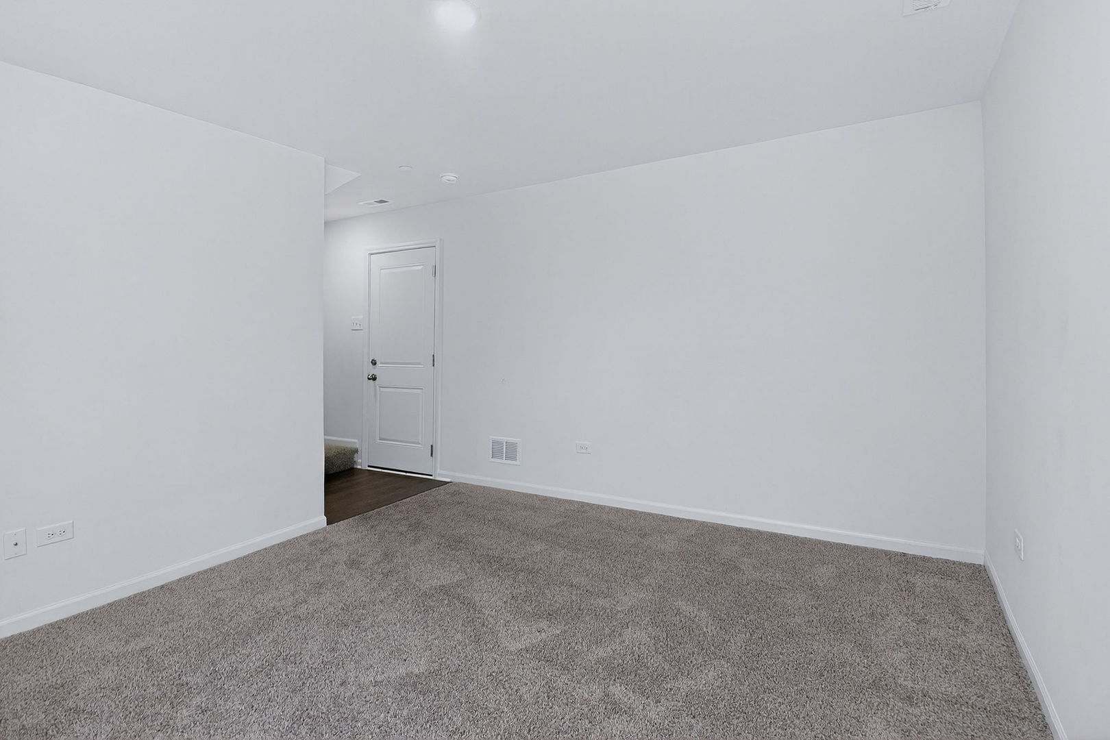 1276 Lakepointe Drive, Schaumburg, IL 60173