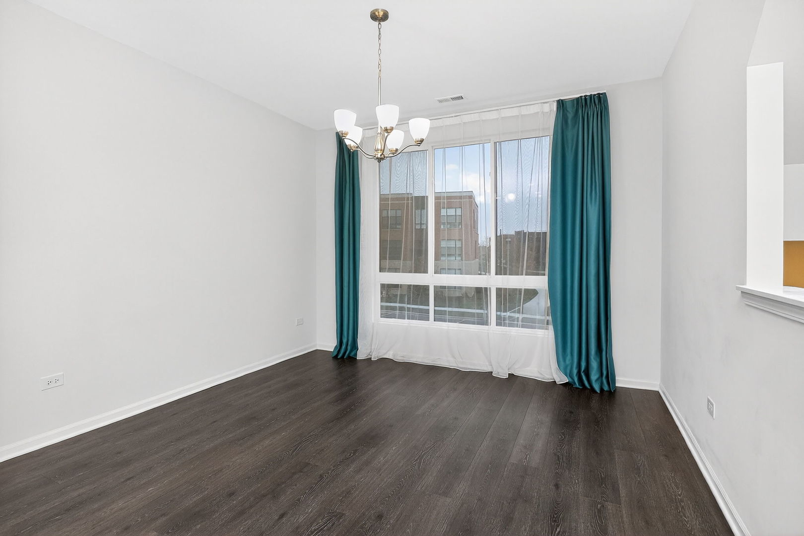 1276 Lakepointe Drive, Schaumburg, IL 60173