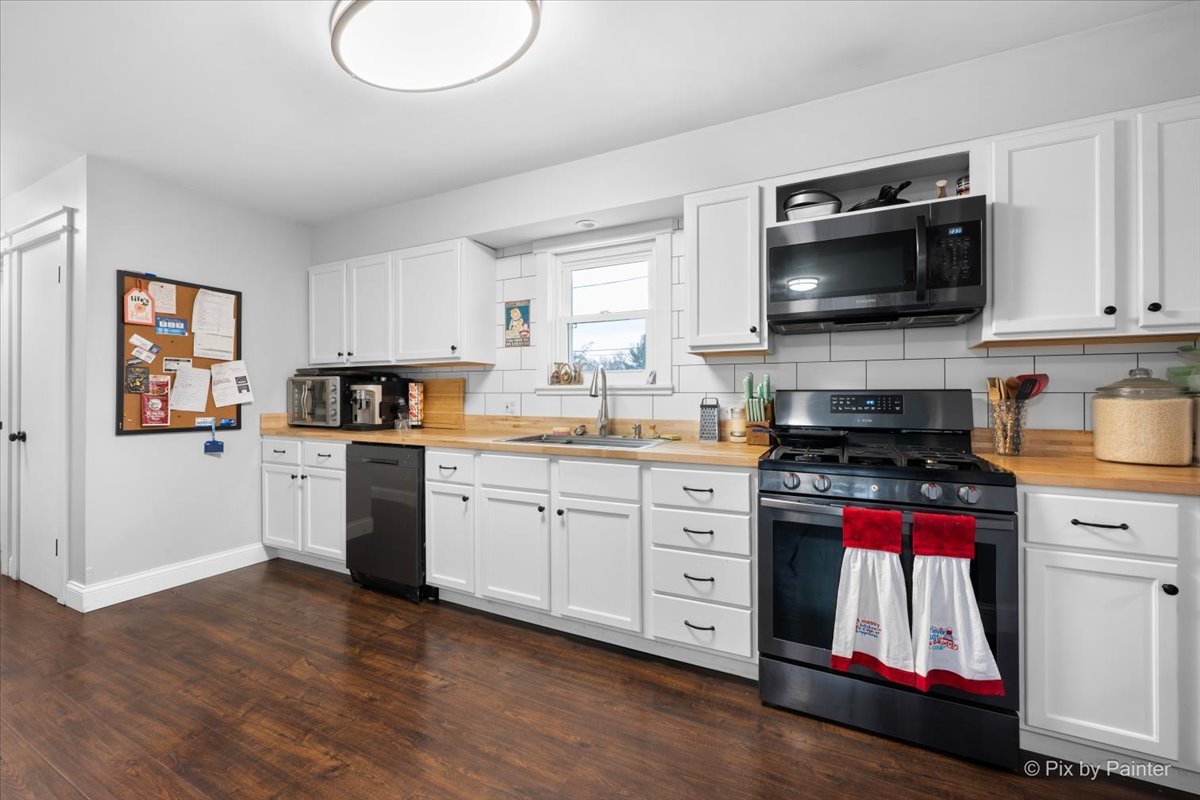 7207 Hiawatha Drive, Wonder Lake, IL 60097