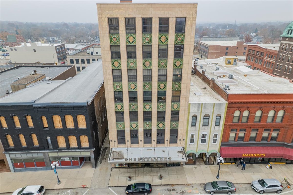 212 N Center Street #104, Bloomington, IL 61701