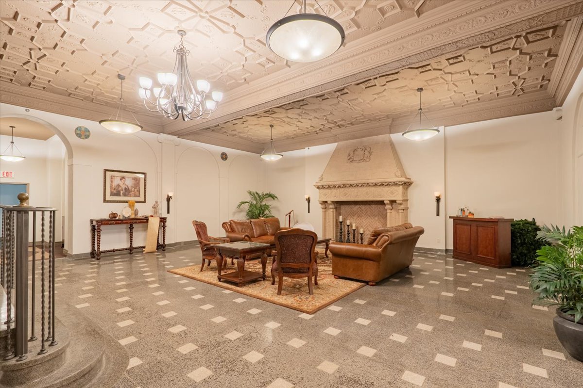 212 N Center Street #104, Bloomington, IL 61701