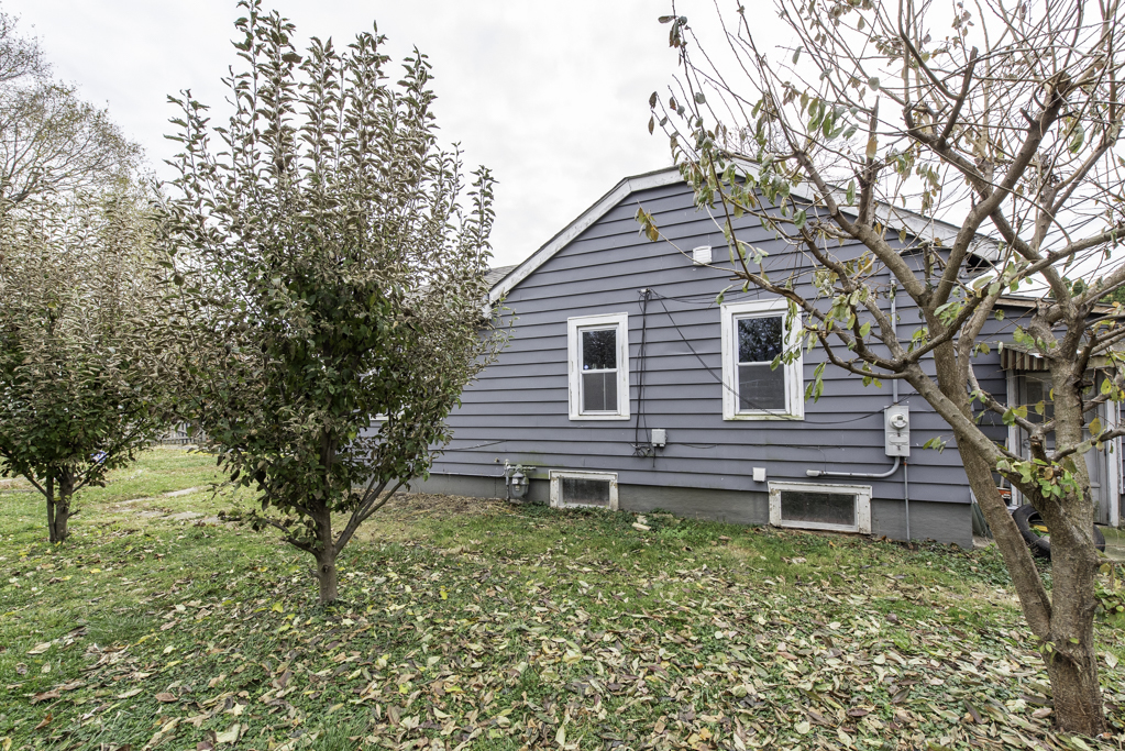 132 Dorchester Court, Waukegan, IL 60085