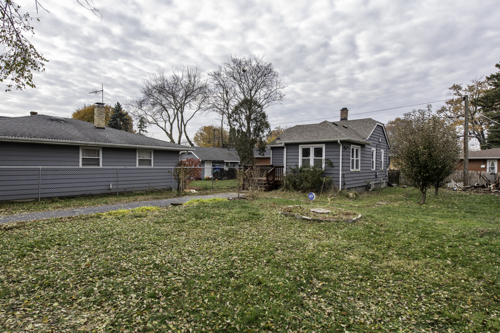 132 Dorchester Court, Waukegan, IL 60085