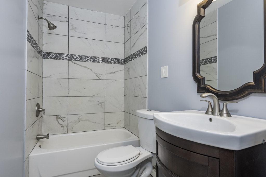 132 Dorchester Court, Waukegan, IL 60085