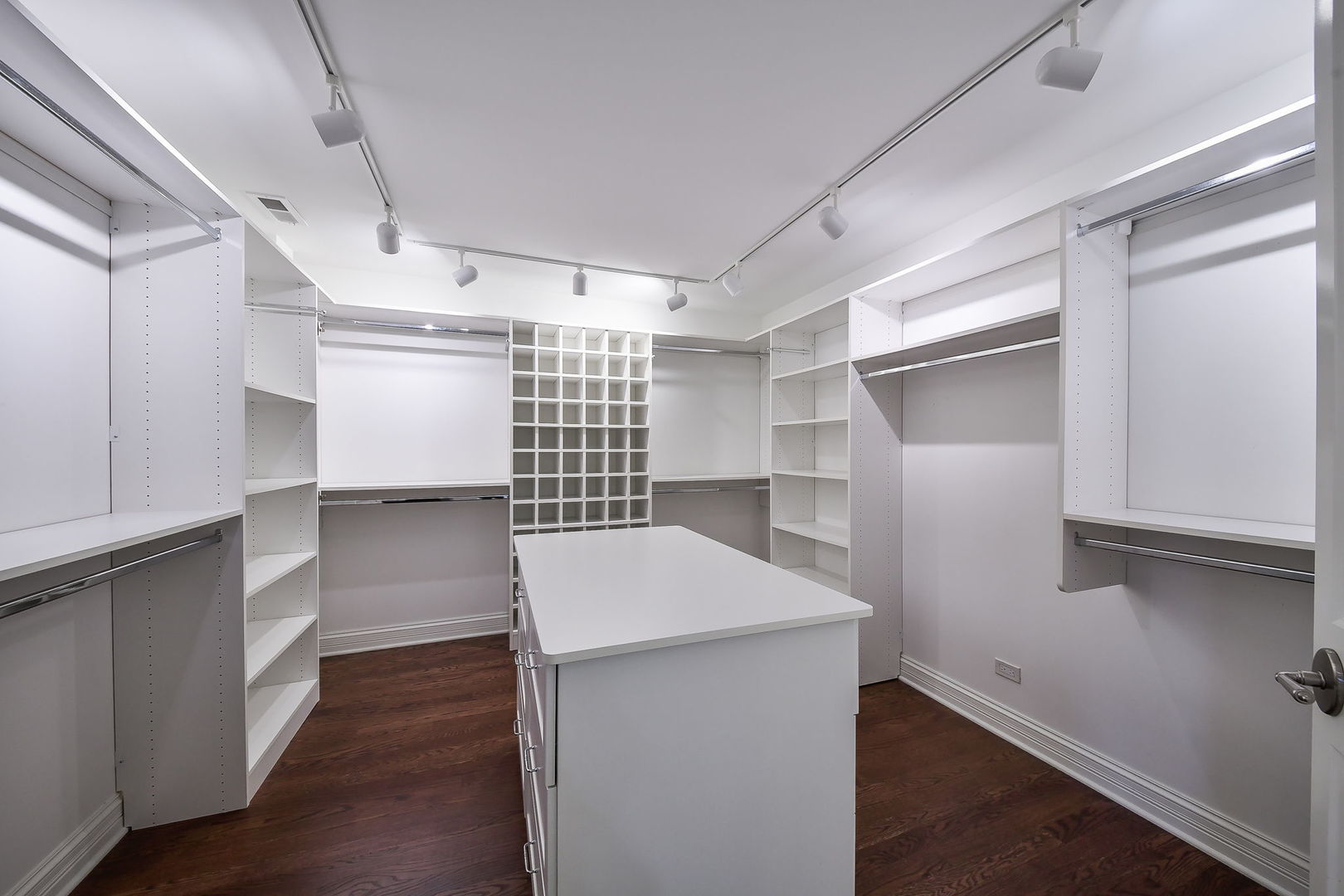 462 Pennsylvania Avenue #1S, Glen Ellyn, IL 60137