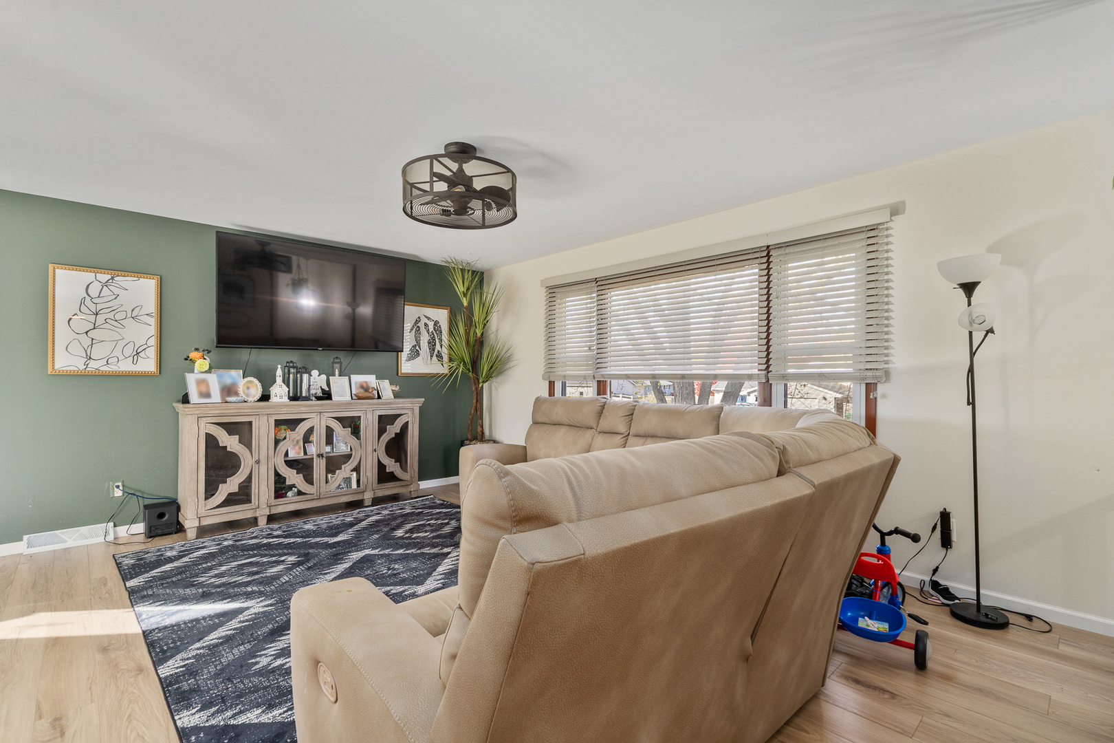 24333 S Valley Drive, Channahon, IL 60410