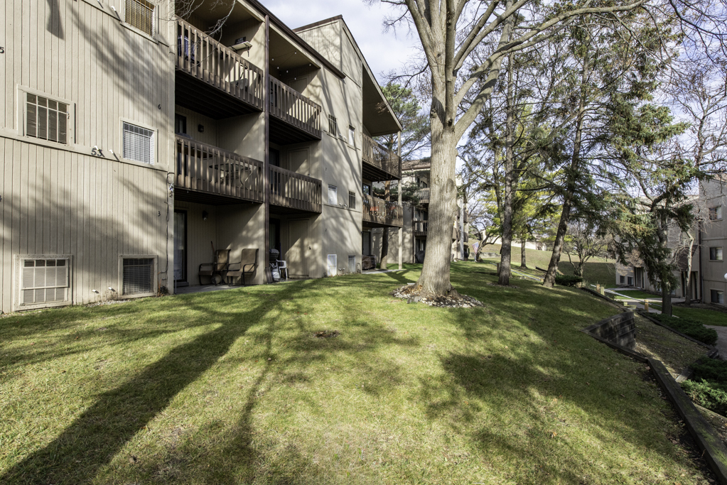 53 Oak Hill Colony #6, Fox Lake, IL 60020