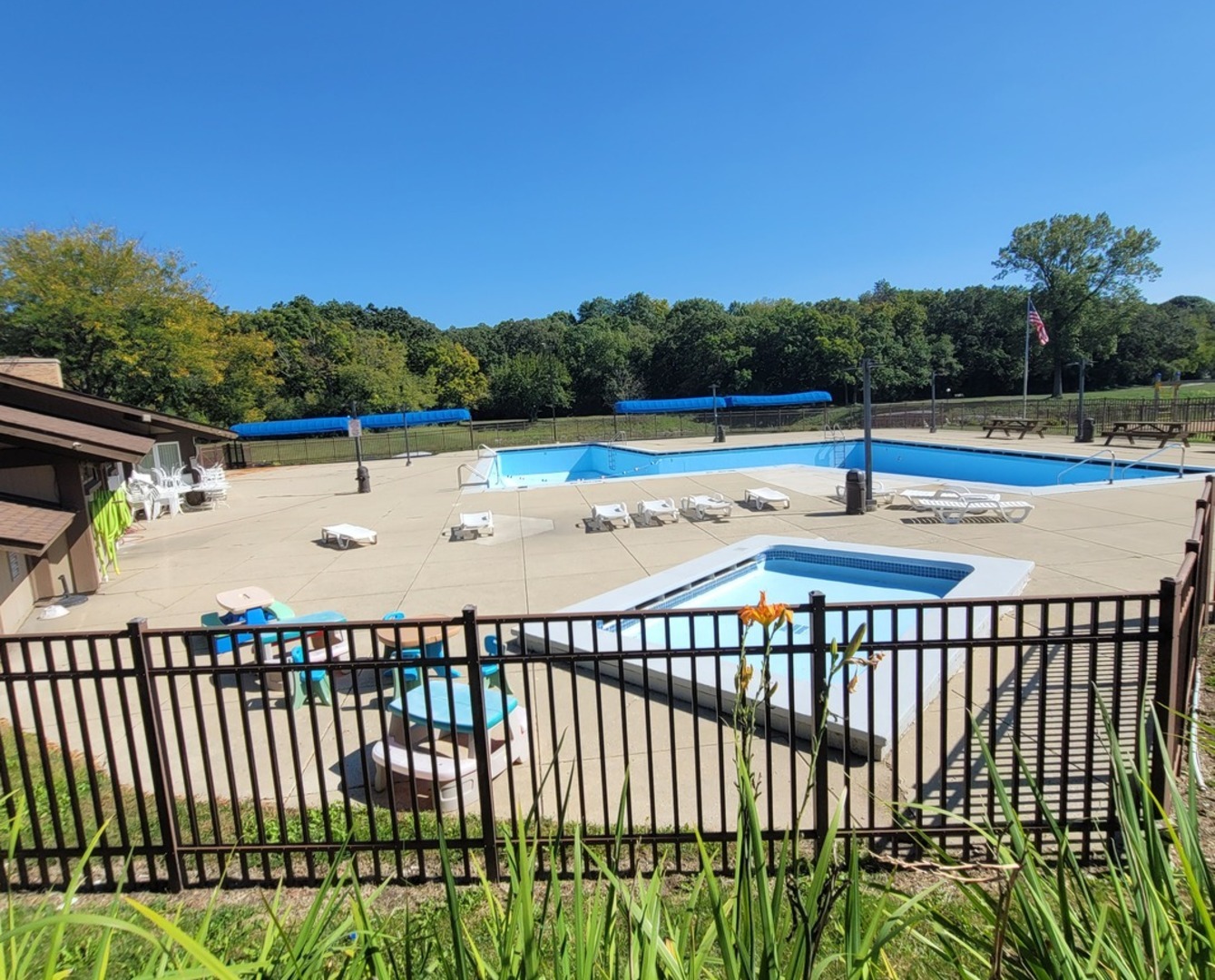 53 Oak Hill Colony #6, Fox Lake, IL 60020