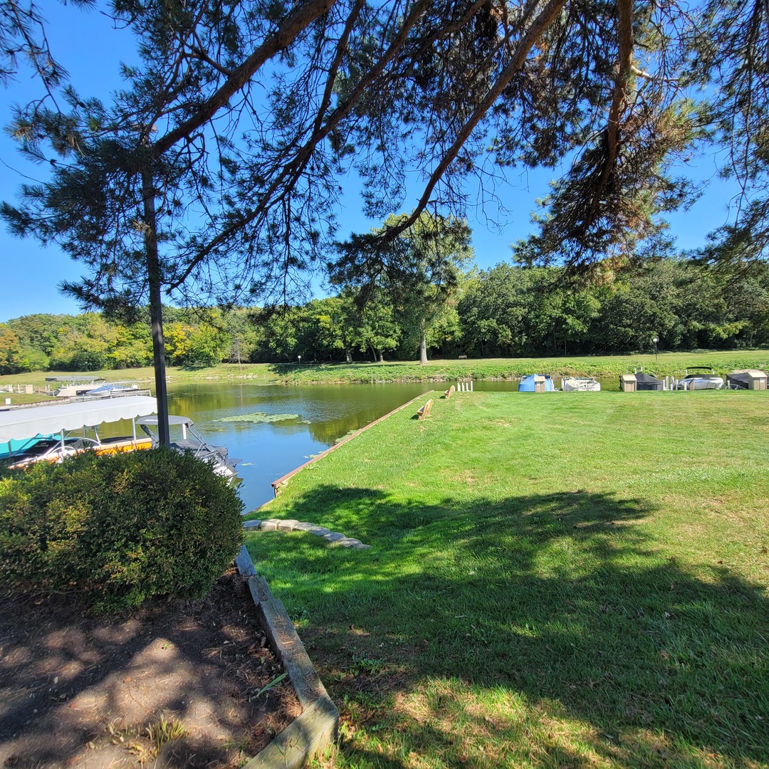 53 Oak Hill Colony #6, Fox Lake, IL 60020