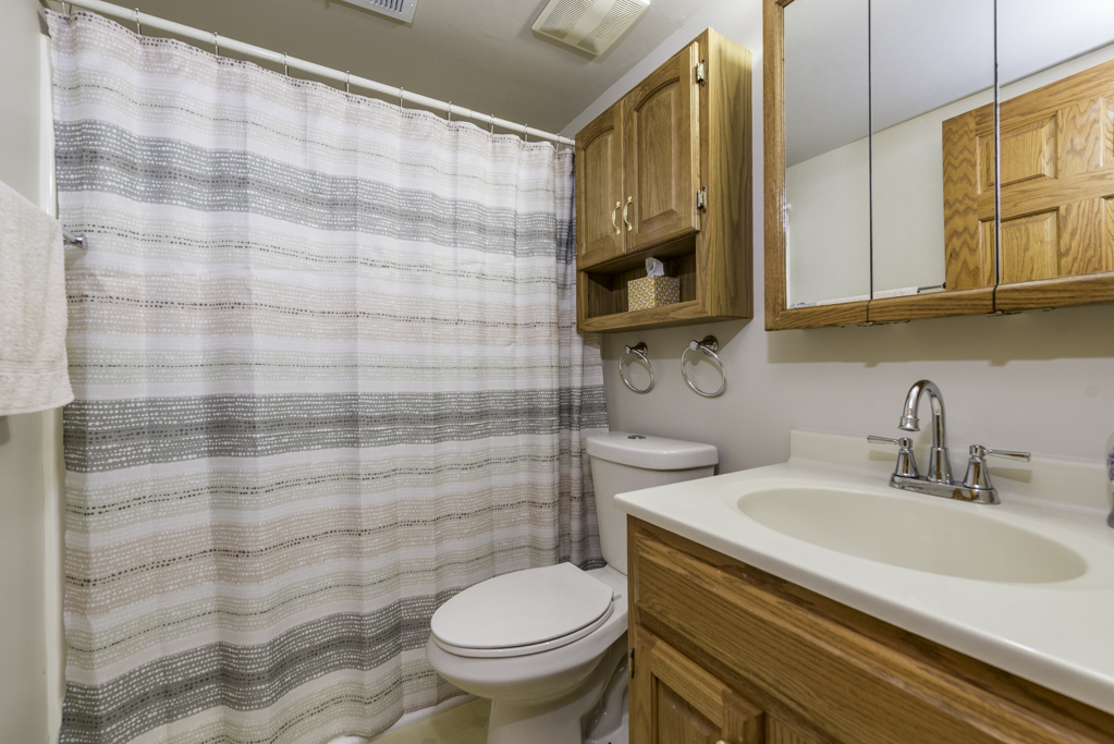 53 Oak Hill Colony #6, Fox Lake, IL 60020