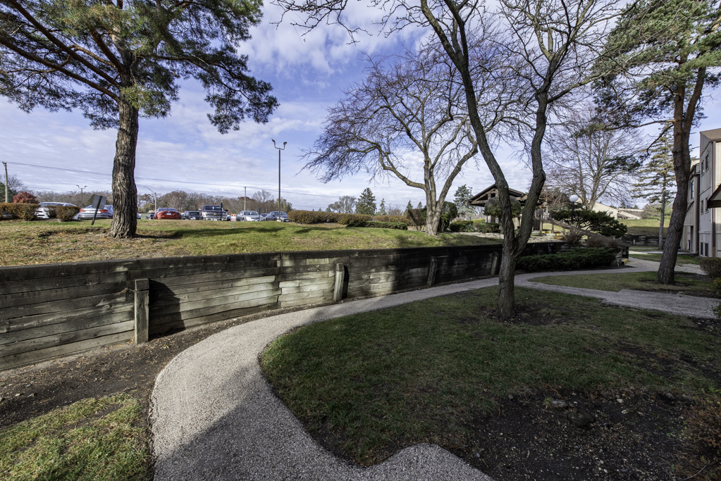 53 Oak Hill Colony #6, Fox Lake, IL 60020