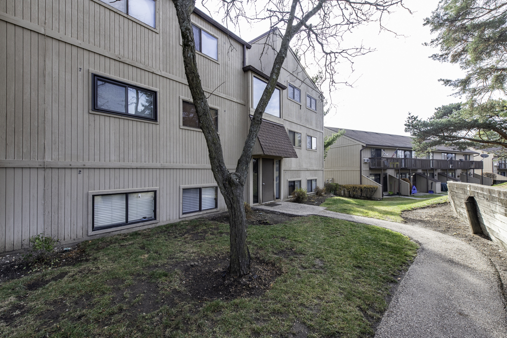 53 Oak Hill Colony #6, Fox Lake, IL 60020