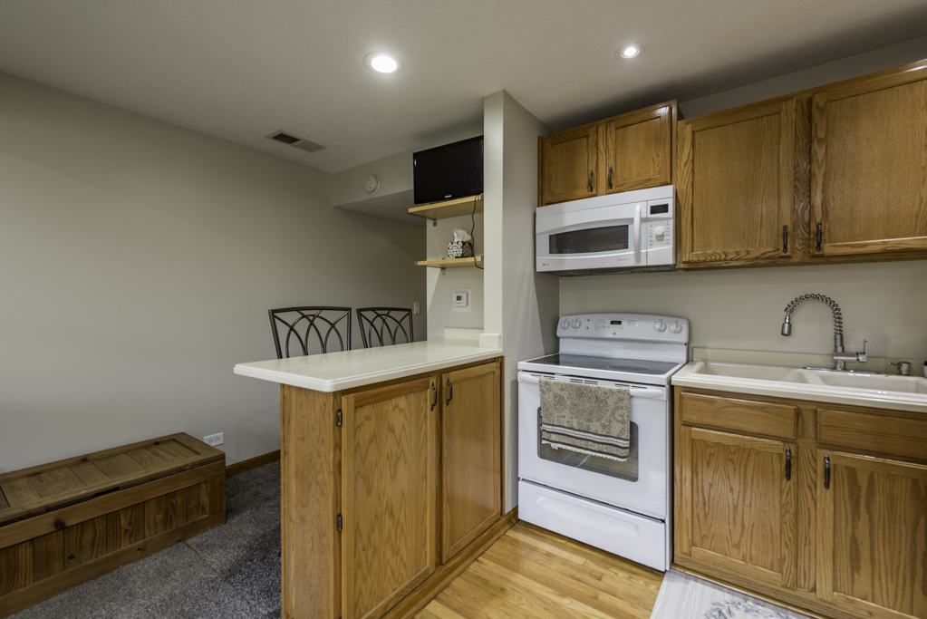 53 Oak Hill Colony #6, Fox Lake, IL 60020