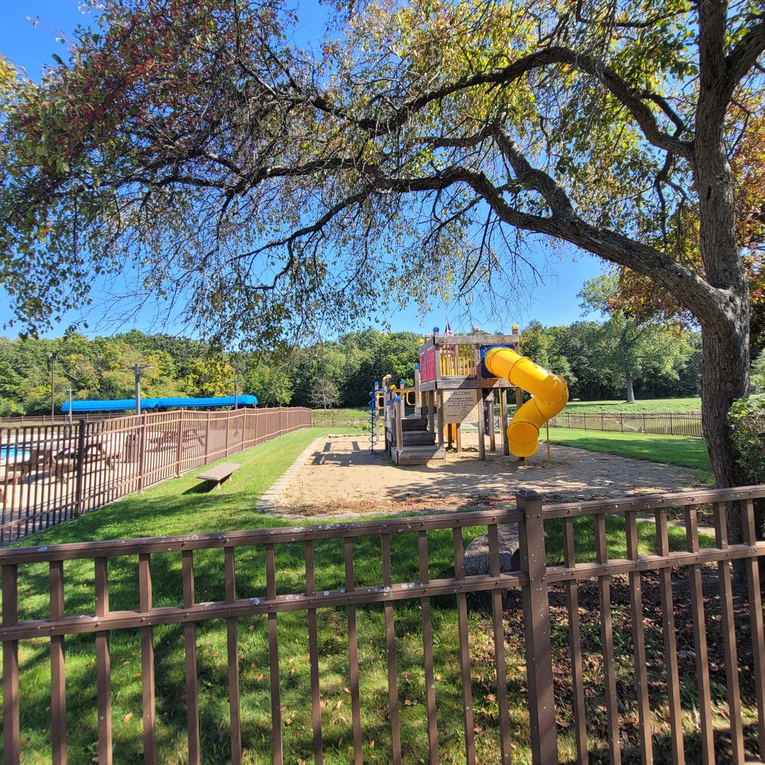 53 Oak Hill Colony #6, Fox Lake, IL 60020