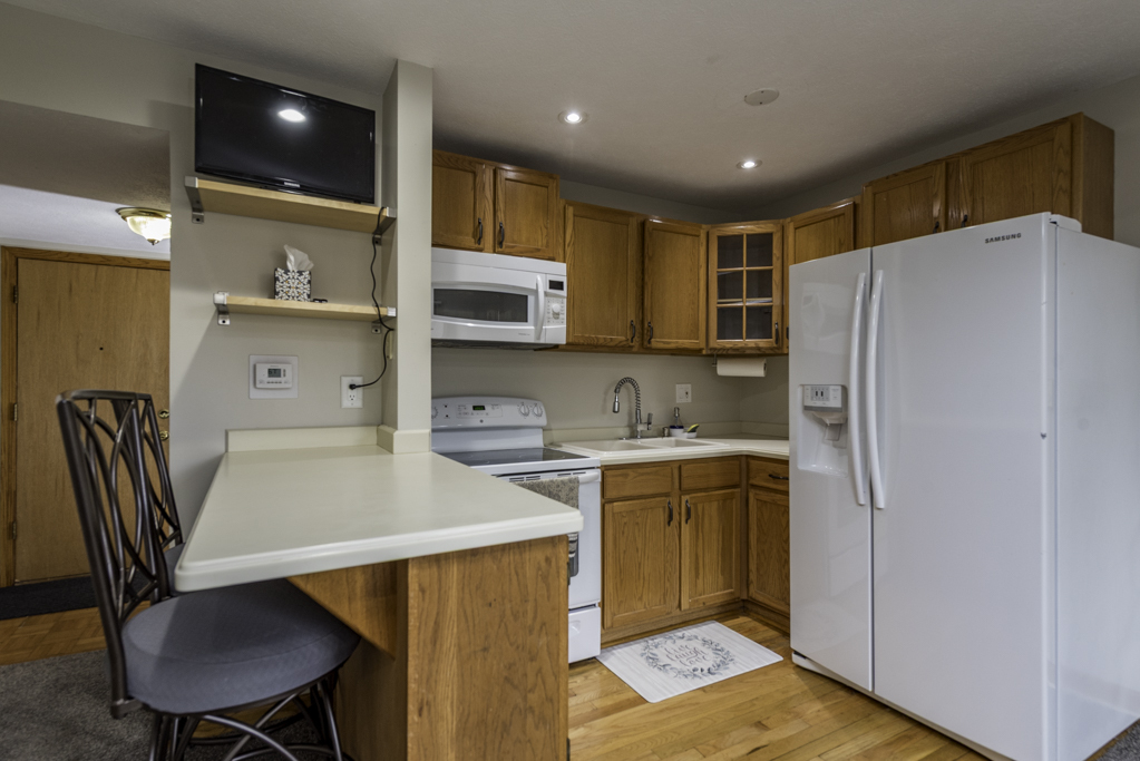 53 Oak Hill Colony #6, Fox Lake, IL 60020