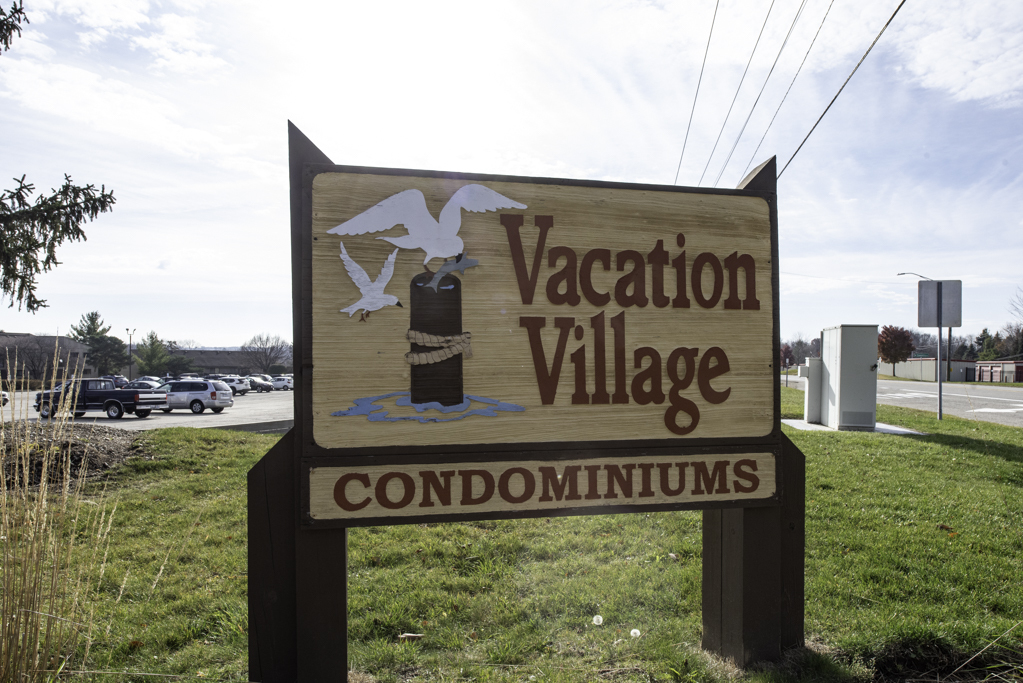 53 Oak Hill Colony #6, Fox Lake, IL 60020