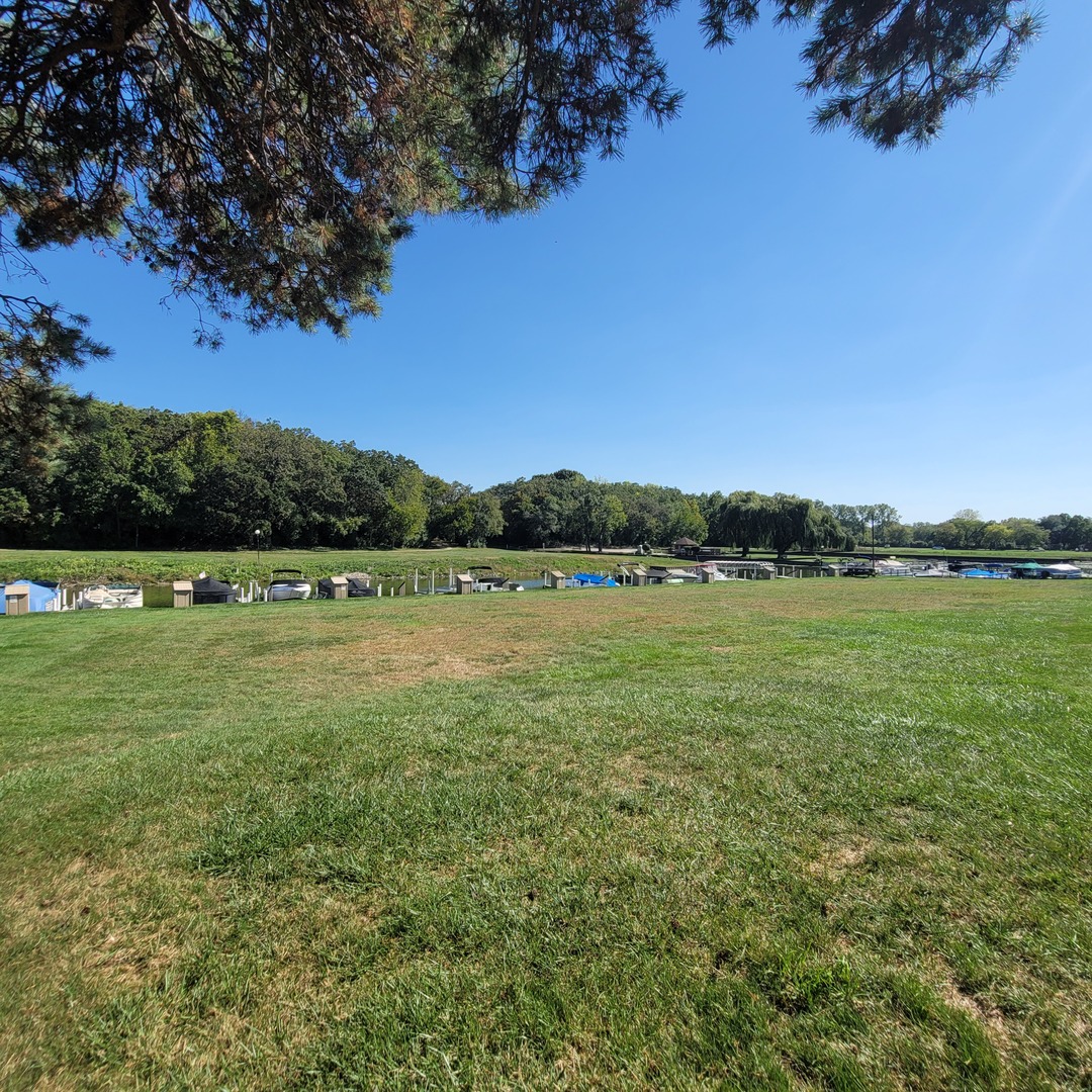 53 Oak Hill Colony #6, Fox Lake, IL 60020