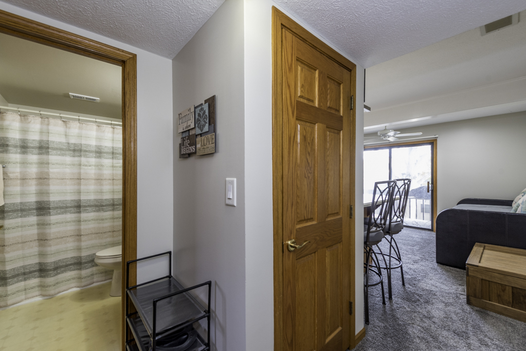 53 Oak Hill Colony #6, Fox Lake, IL 60020