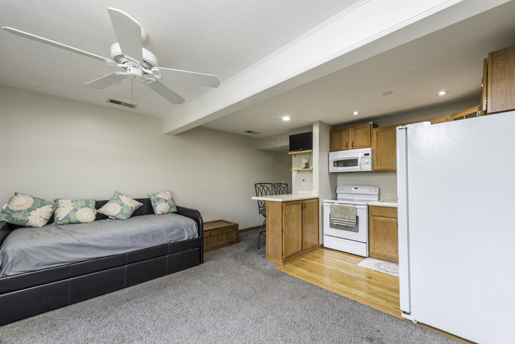 53 Oak Hill Colony #6, Fox Lake, IL 60020