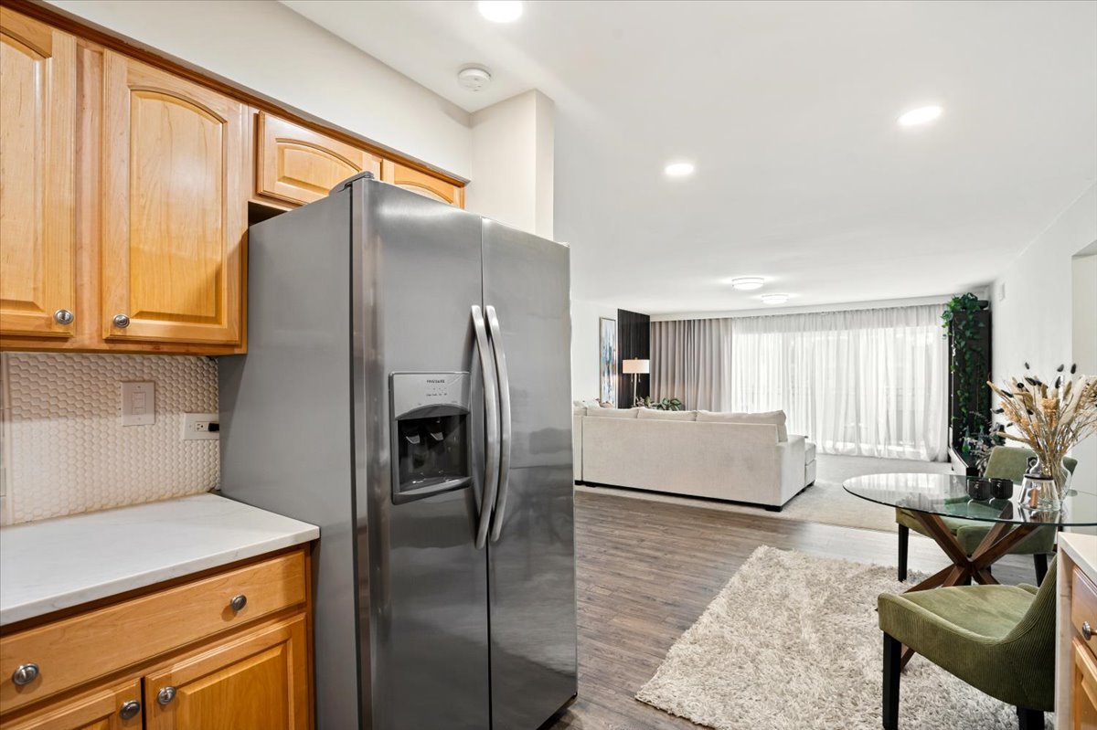 5200 Carriageway Drive #302, Rolling Meadows, IL 60008