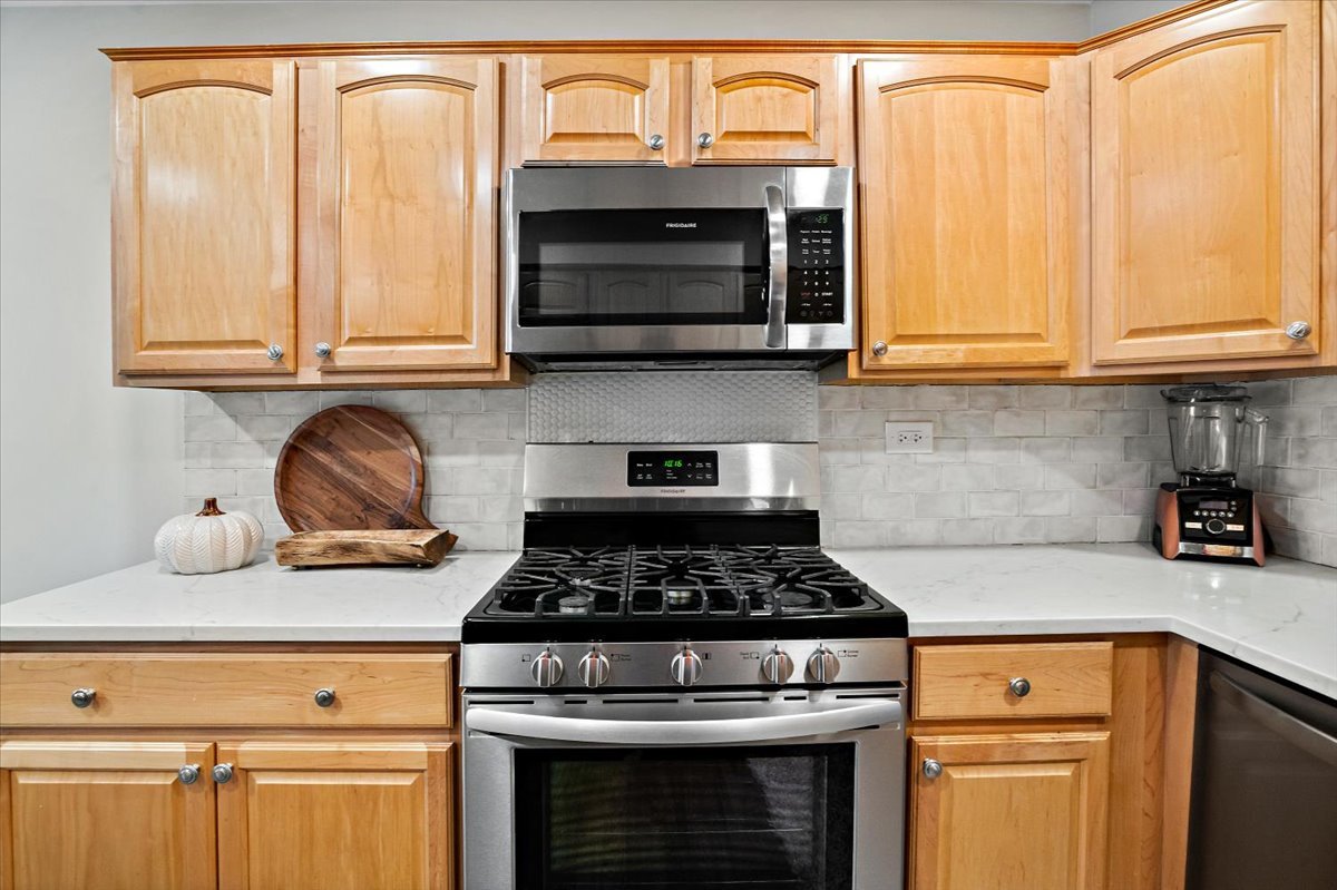 5200 Carriageway Drive #302, Rolling Meadows, IL 60008