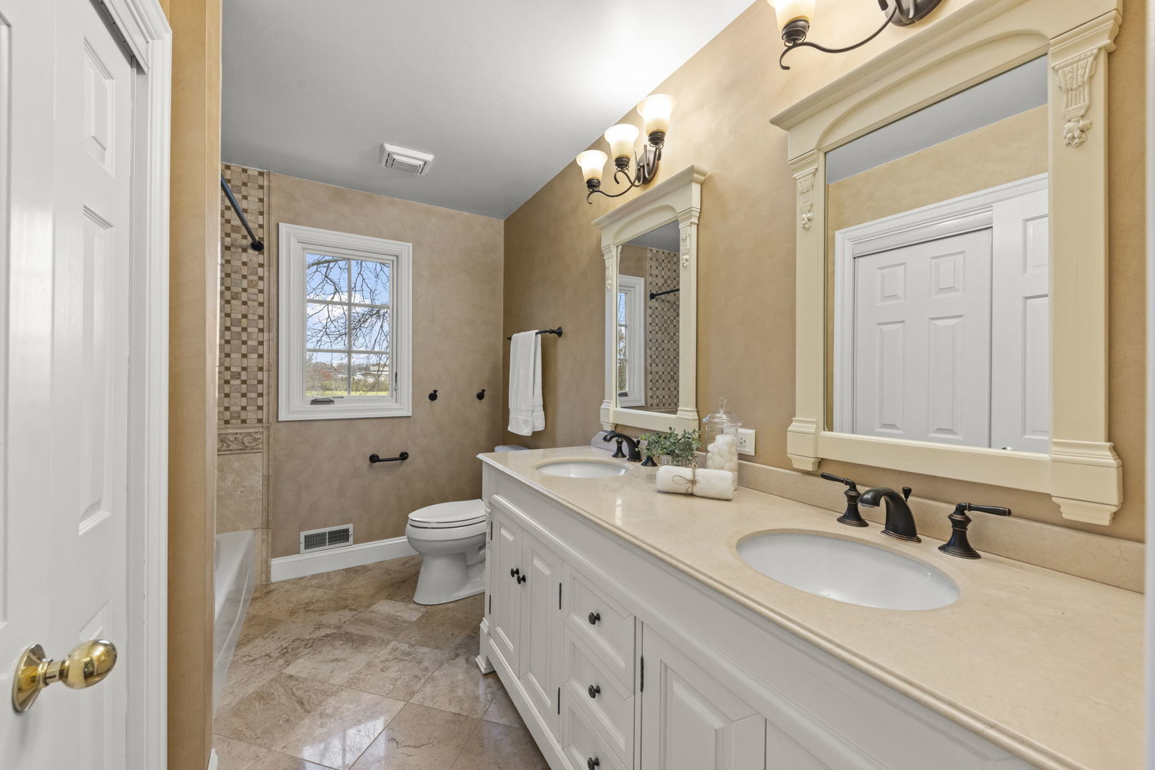 6441 Bobby Jones Lane, Woodridge, IL 60517