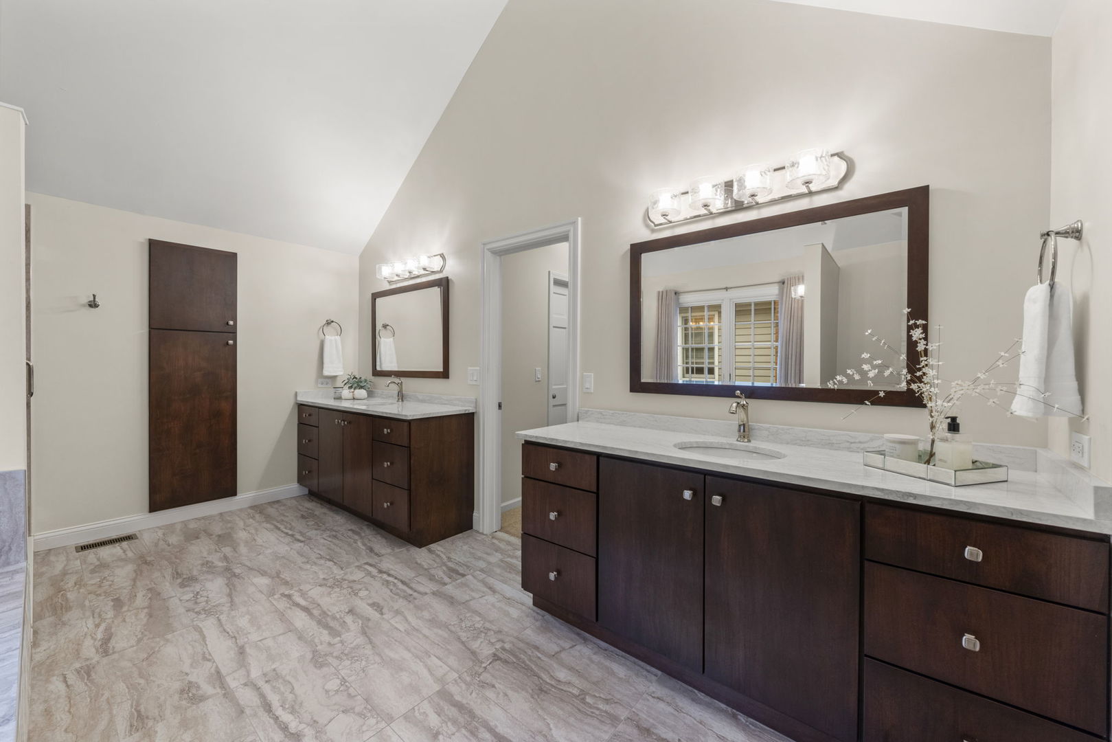 6441 Bobby Jones Lane, Woodridge, IL 60517