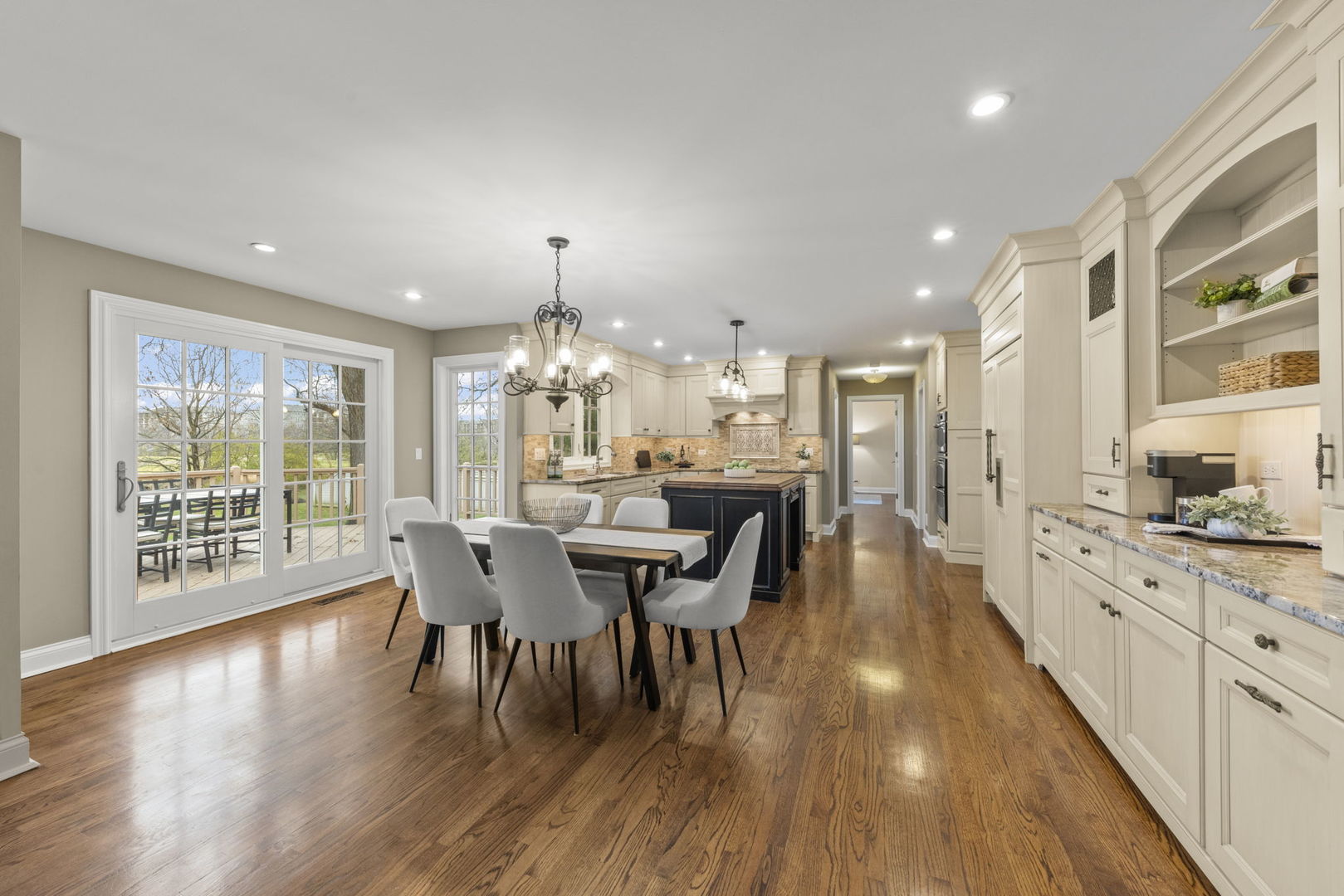 6441 Bobby Jones Lane, Woodridge, IL 60517