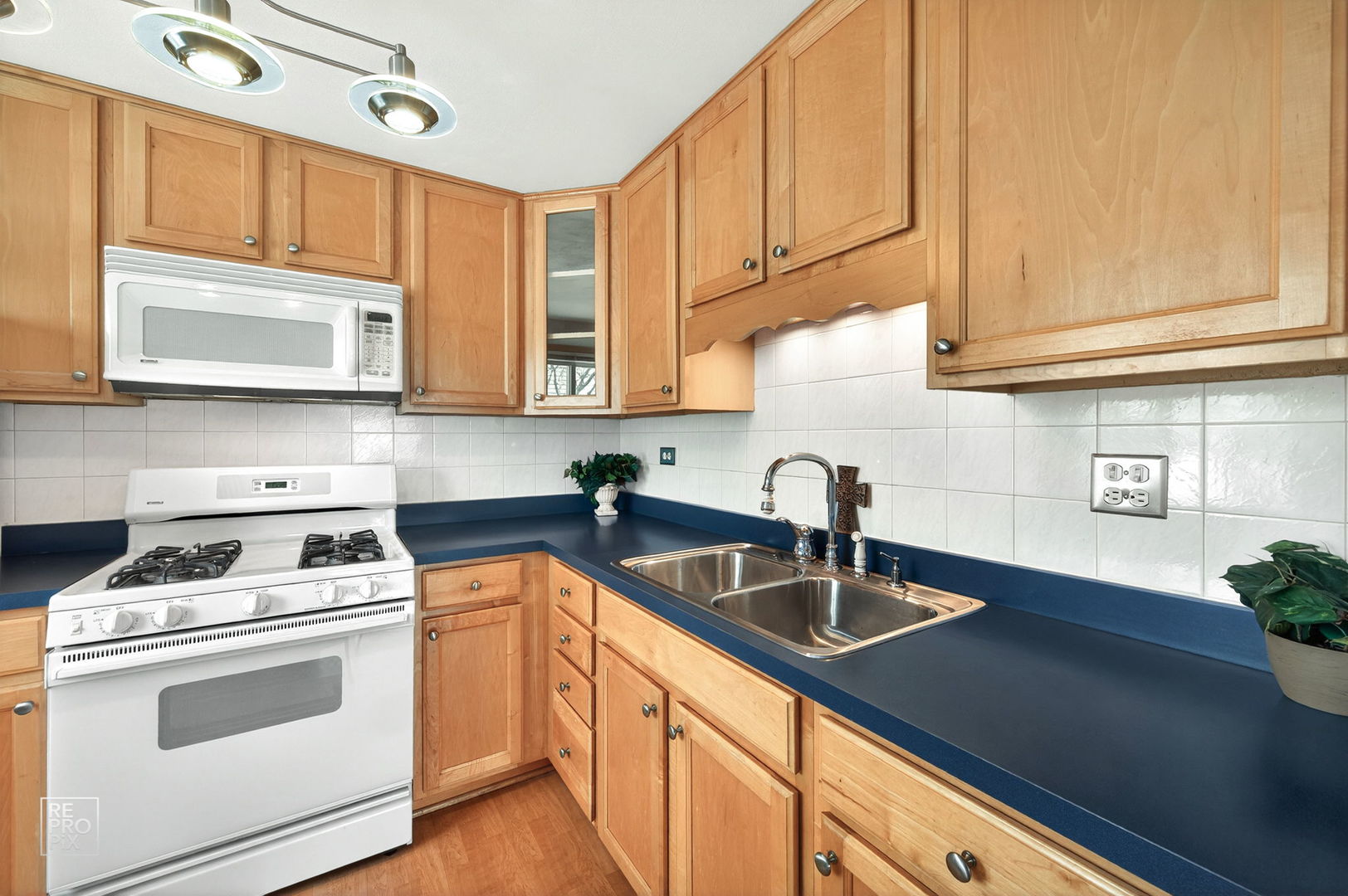 203 Barcliffe Lane #203, Schaumburg, IL 60194