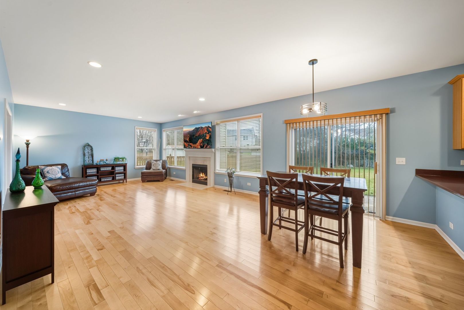 601 Lake Cornish Way, Algonquin, IL 60102