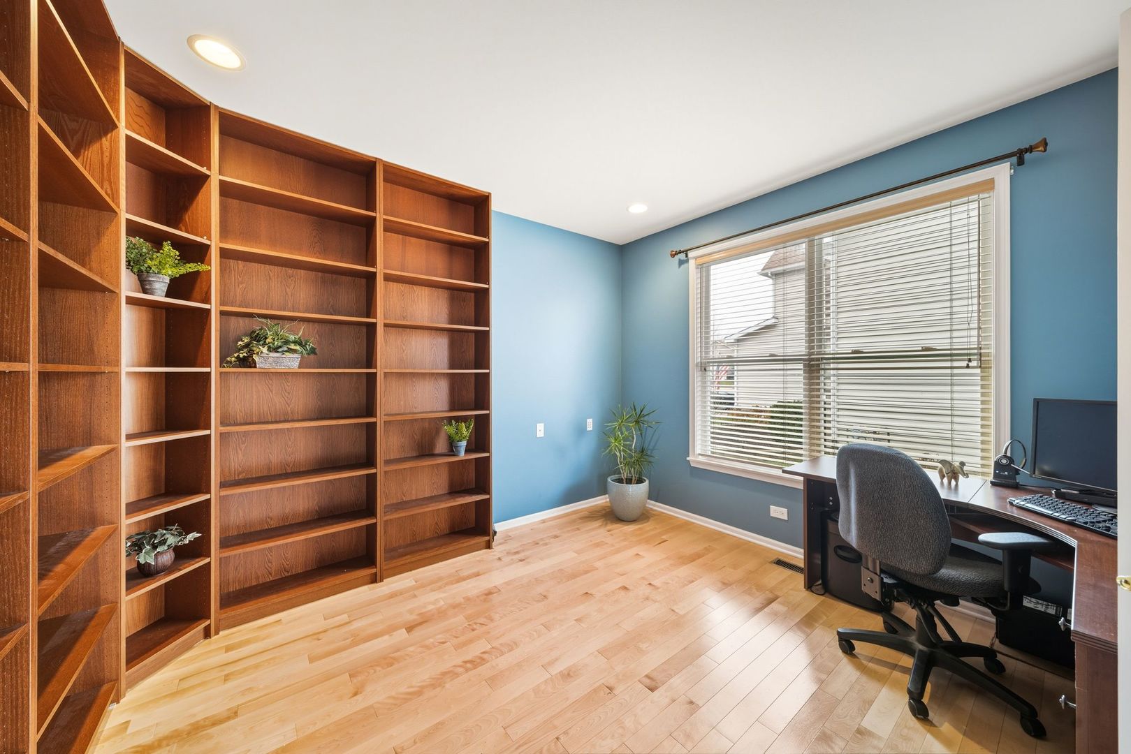 601 Lake Cornish Way, Algonquin, IL 60102