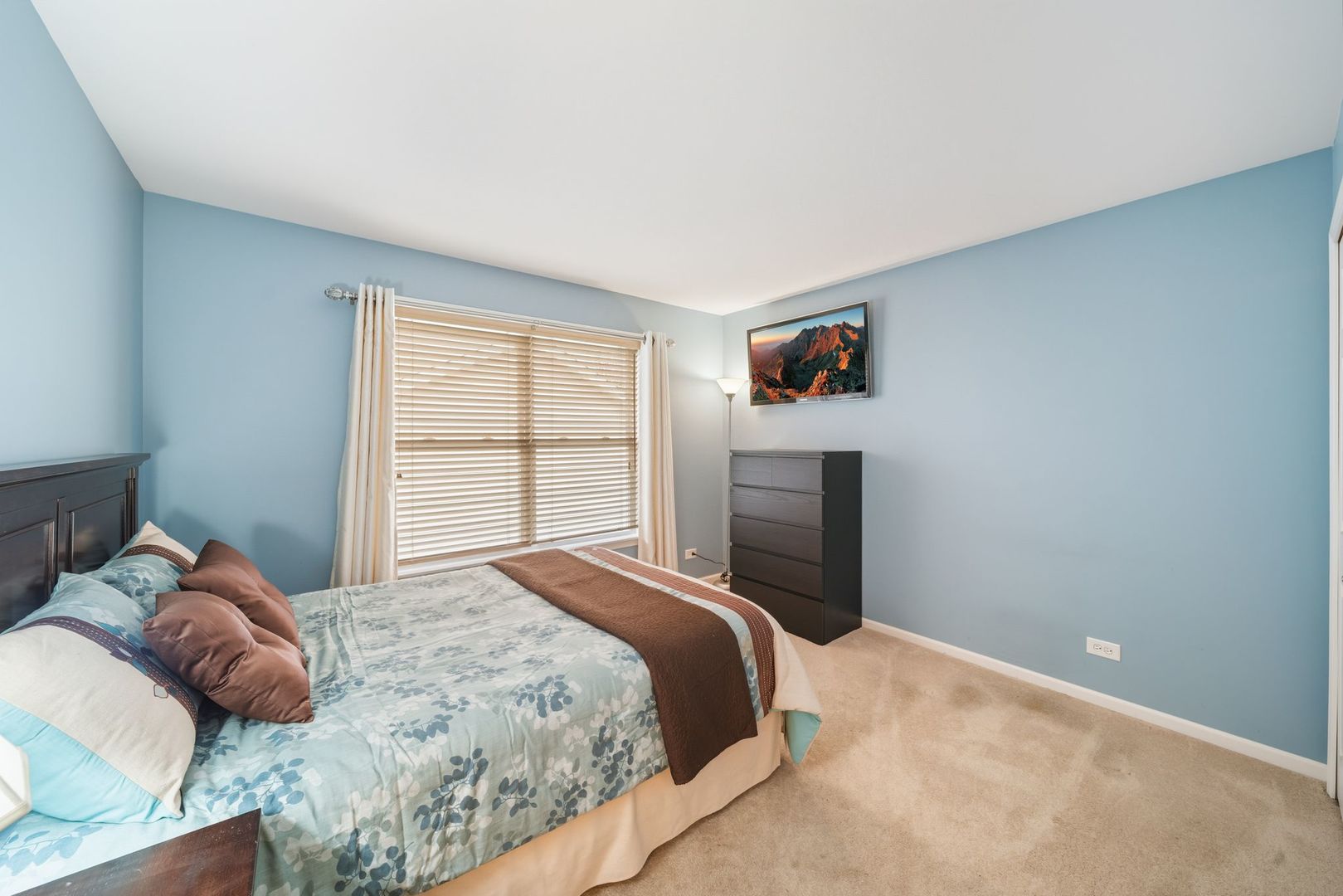 601 Lake Cornish Way, Algonquin, IL 60102