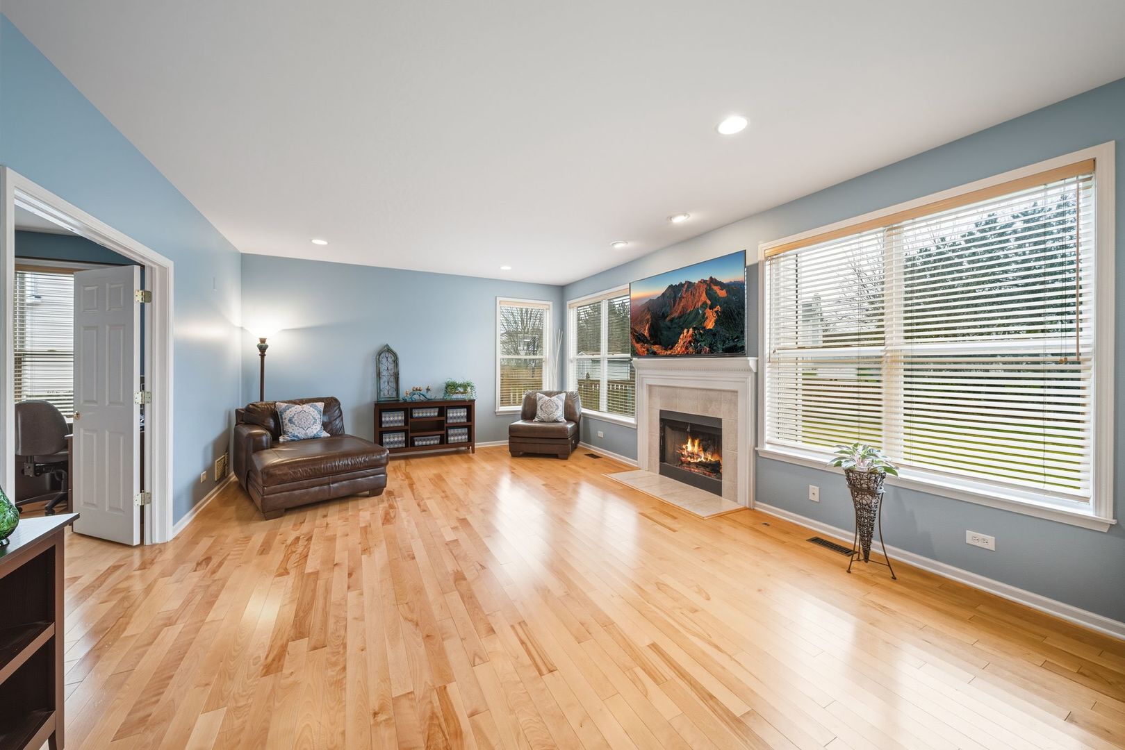 601 Lake Cornish Way, Algonquin, IL 60102