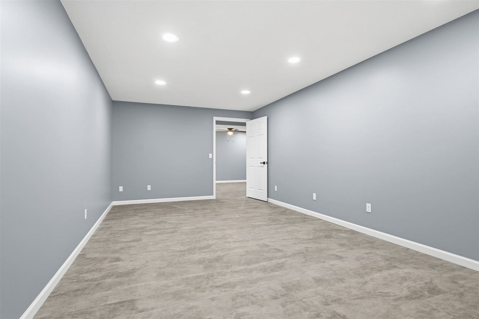 2702 Westbrook Drive, Bloomington, IL 61705