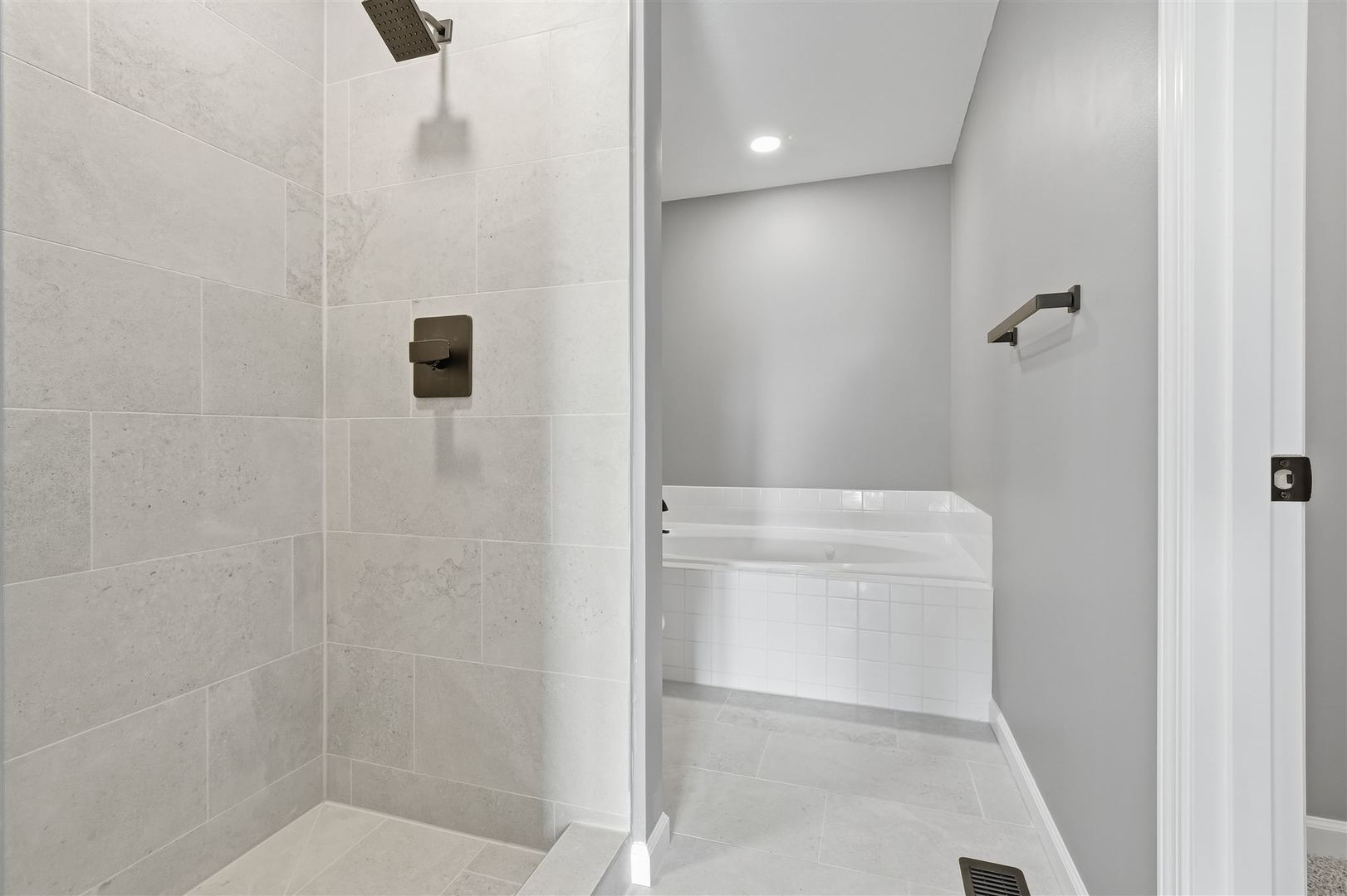 2702 Westbrook Drive, Bloomington, IL 61705