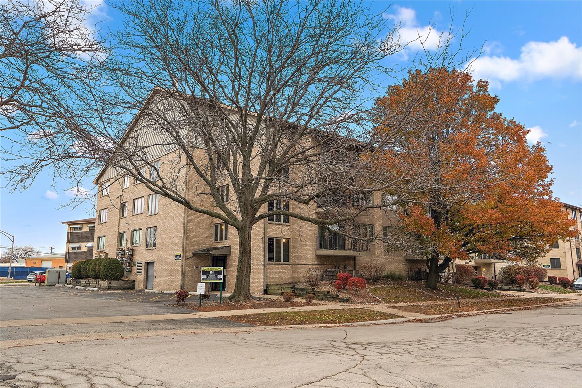 4530 W 93rd Street #3B, Oak Lawn, IL 60453