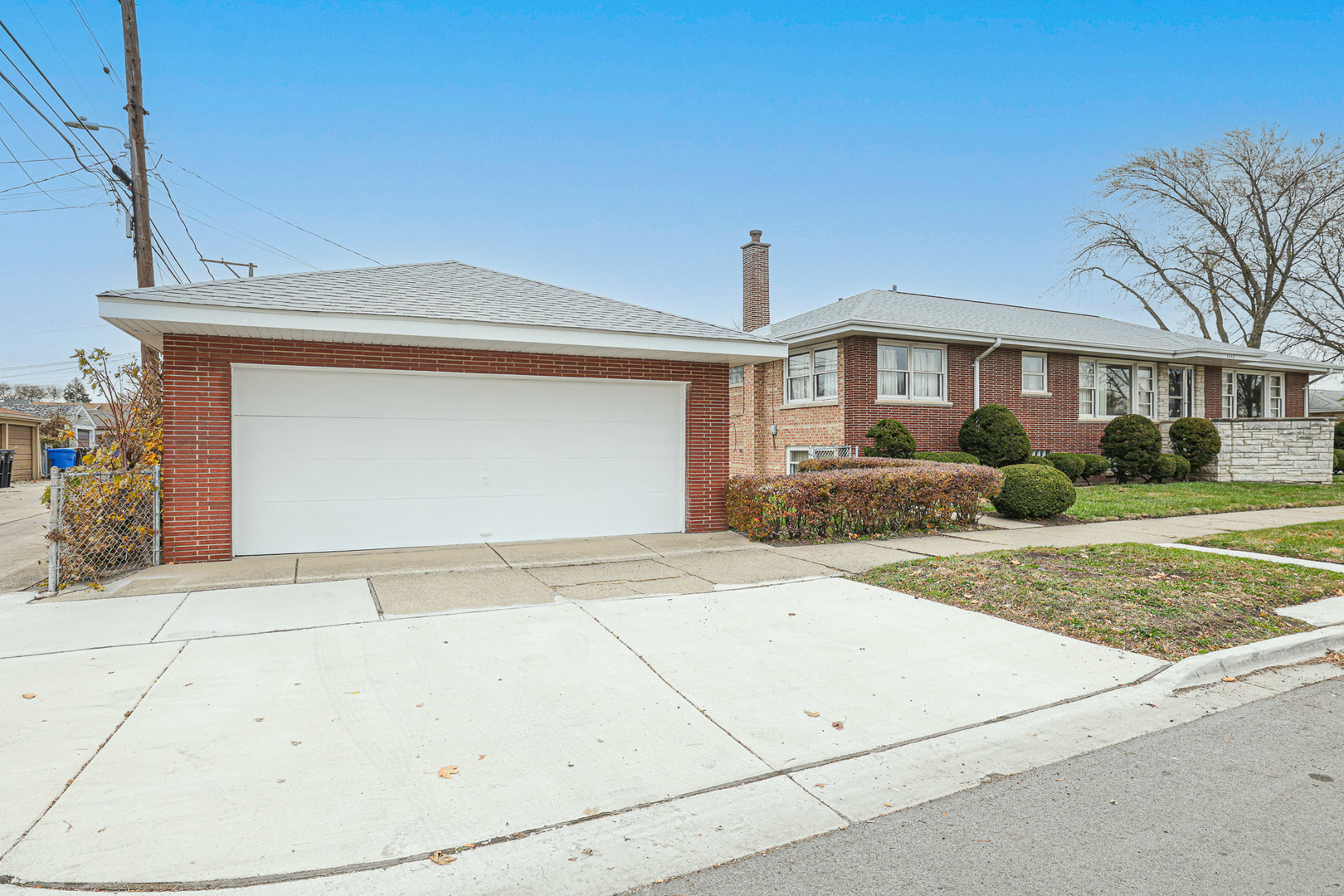 5556 S Tripp Avenue, Chicago, IL 60629