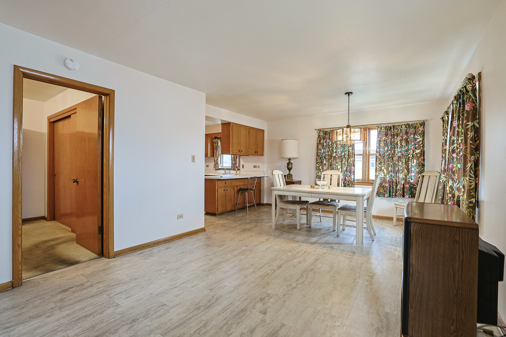 5556 S Tripp Avenue, Chicago, IL 60629