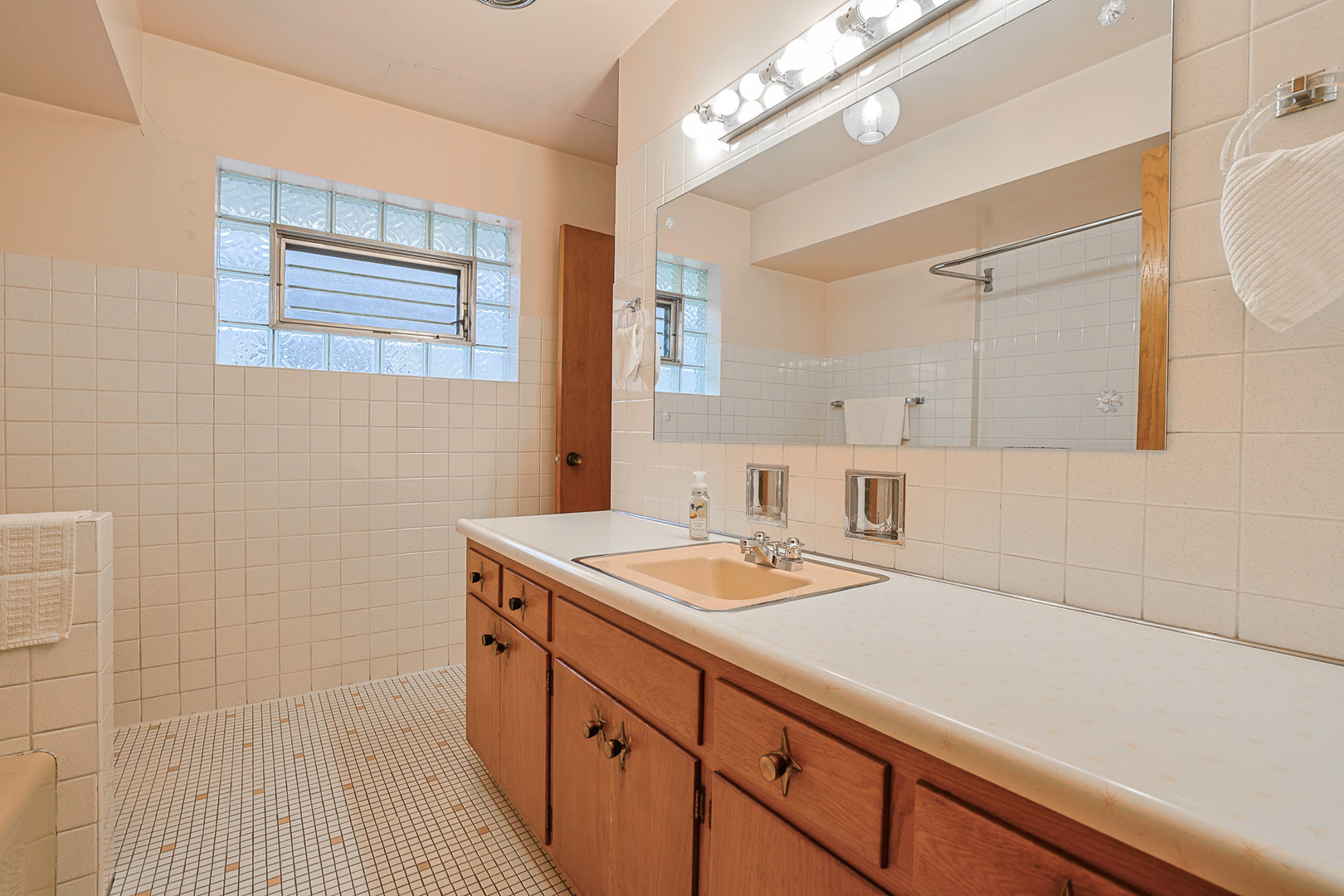 5556 S Tripp Avenue, Chicago, IL 60629