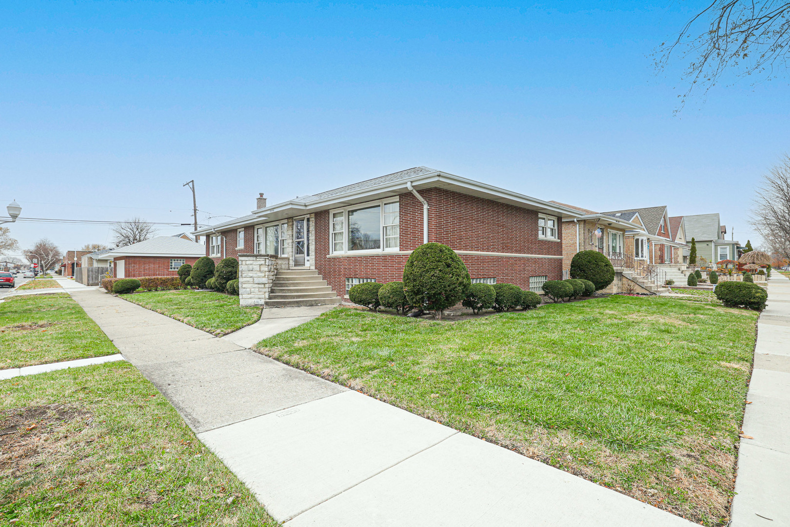 5556 S Tripp Avenue, Chicago, IL 60629