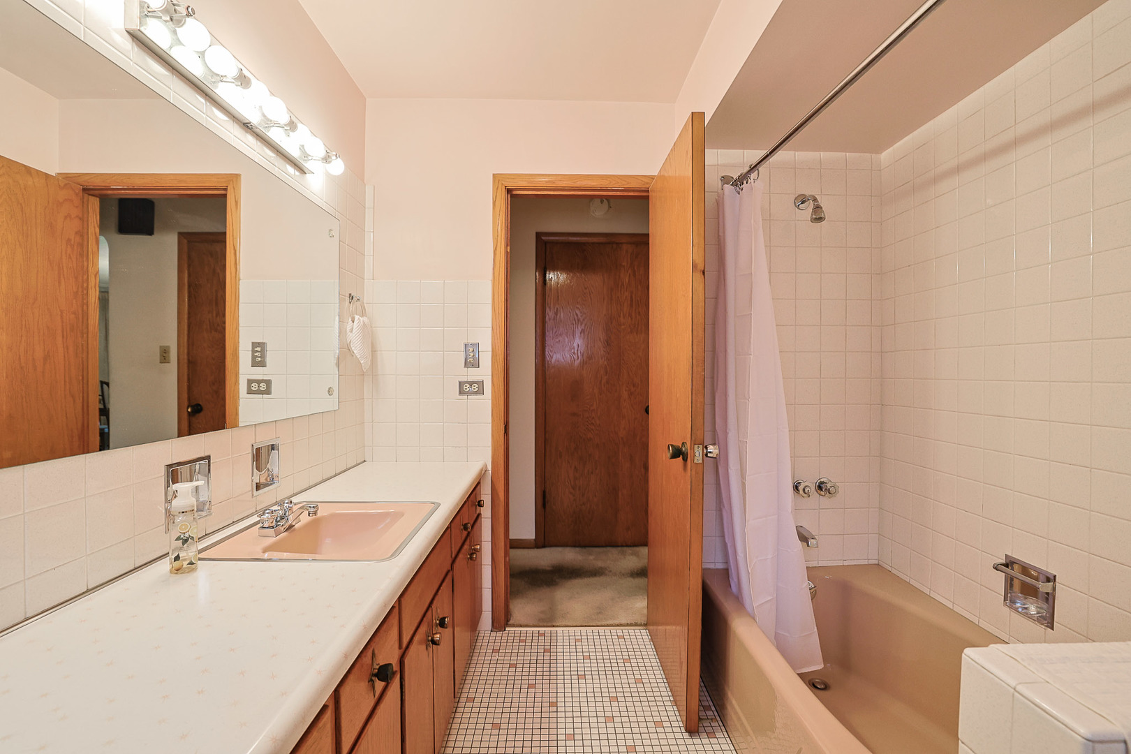 5556 S Tripp Avenue, Chicago, IL 60629