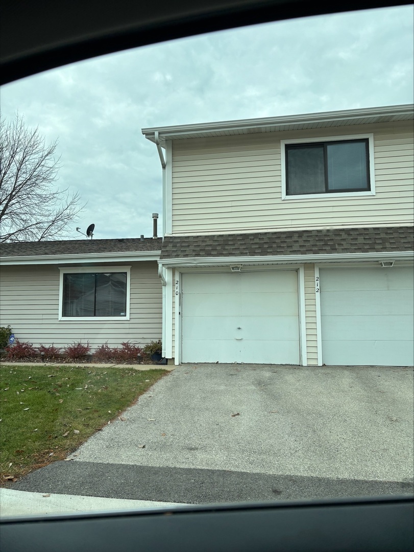 210 N Waterford Drive #210, Schaumburg, IL 60194