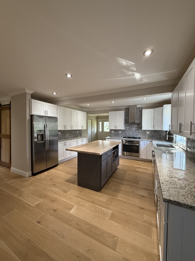 8144 Sunset Road, Willowbrook, IL 60527