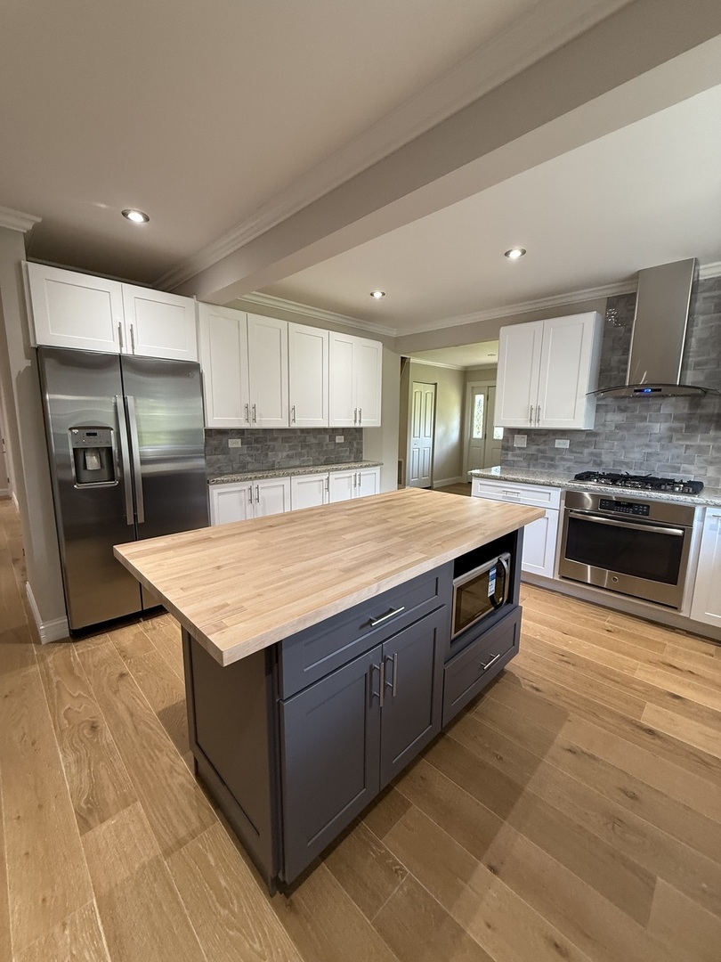 8144 Sunset Road, Willowbrook, IL 60527