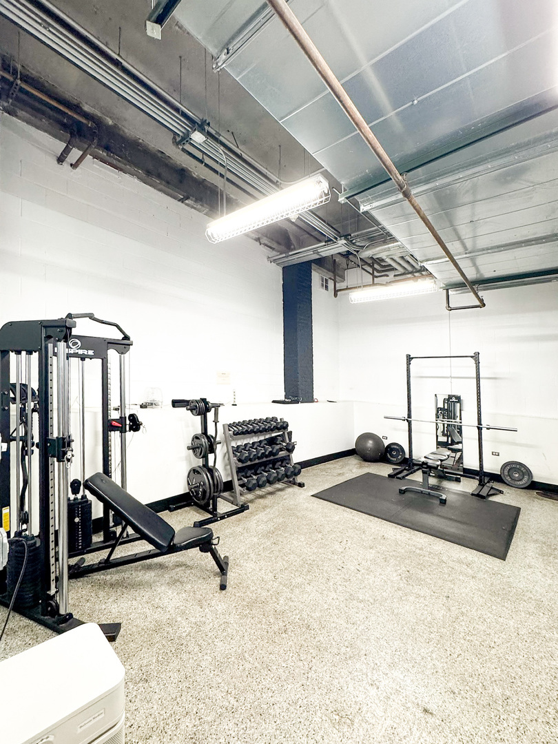 770 W Gladys Avenue #305, Chicago, IL 60661