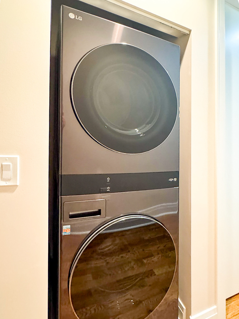 770 W Gladys Avenue #305, Chicago, IL 60661