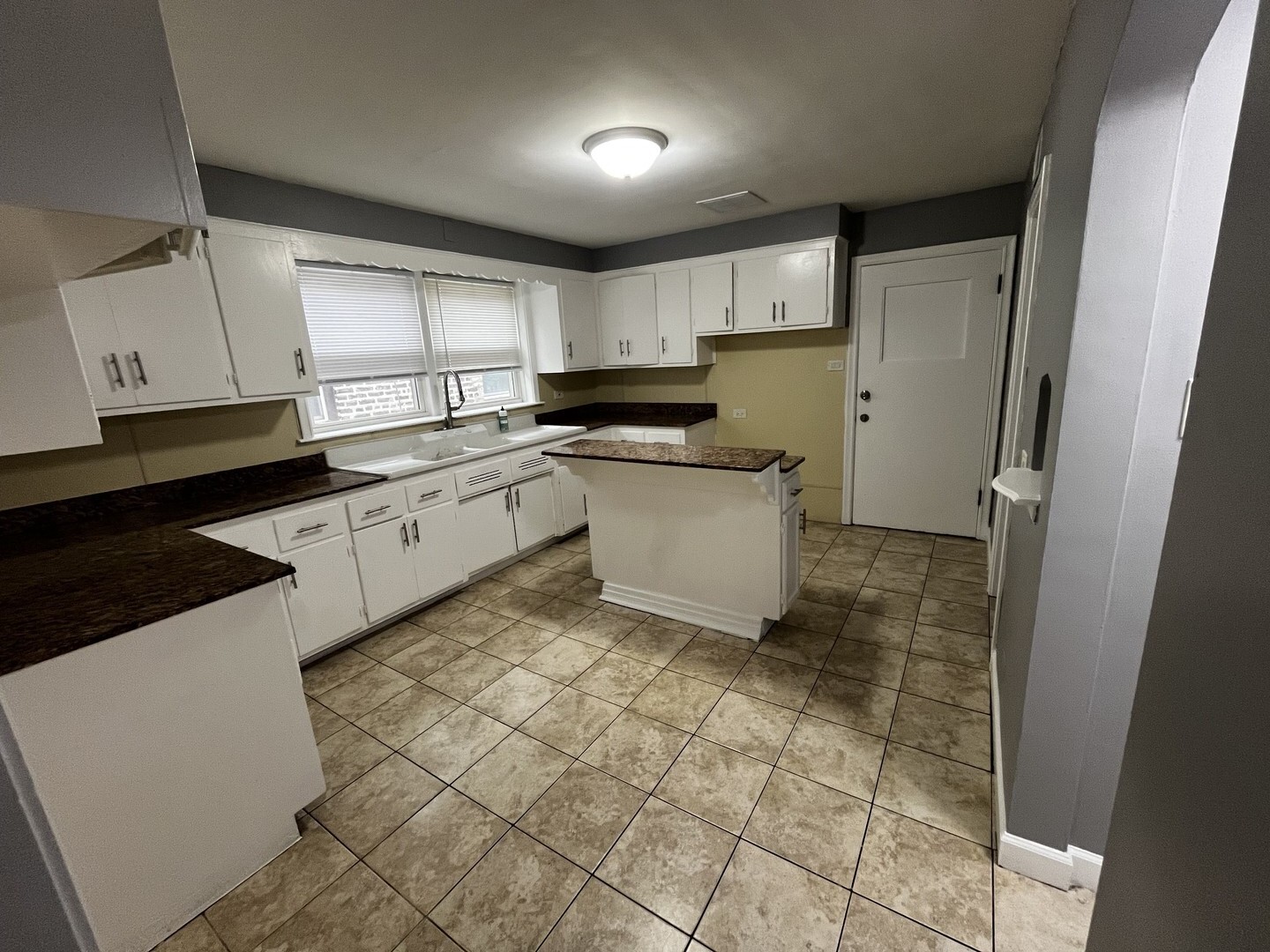 7016 S Artesian Avenue, Chicago, IL 60629