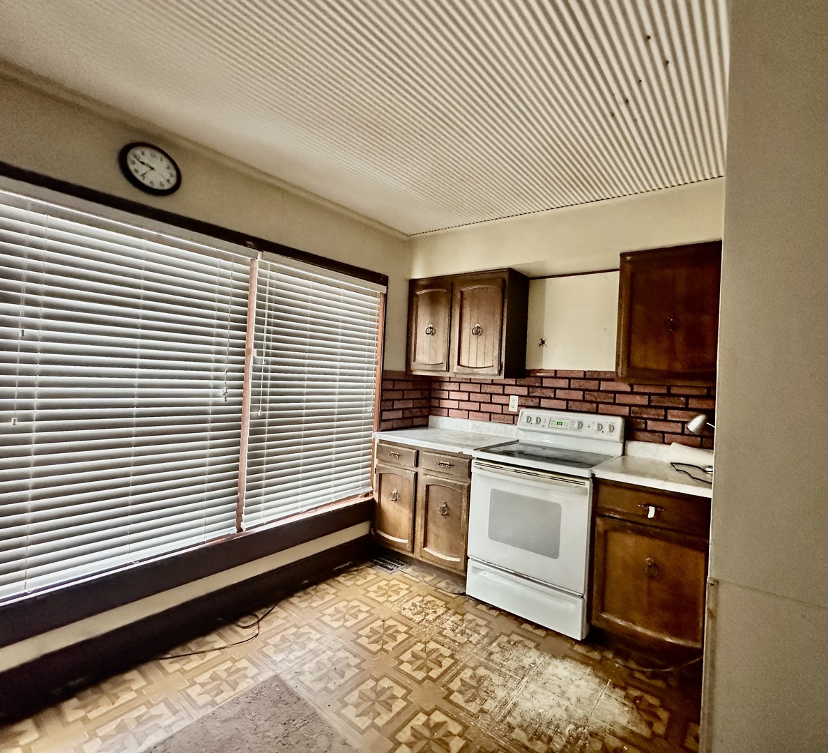 910 N Madison Street, Bloomington, IL 61701