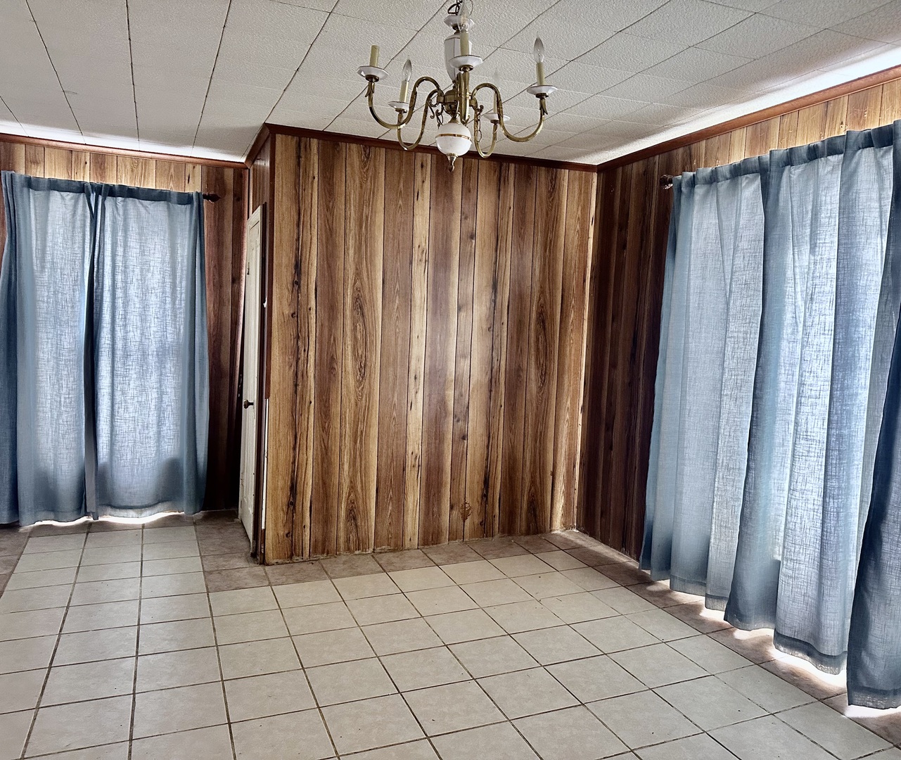 910 N Madison Street, Bloomington, IL 61701